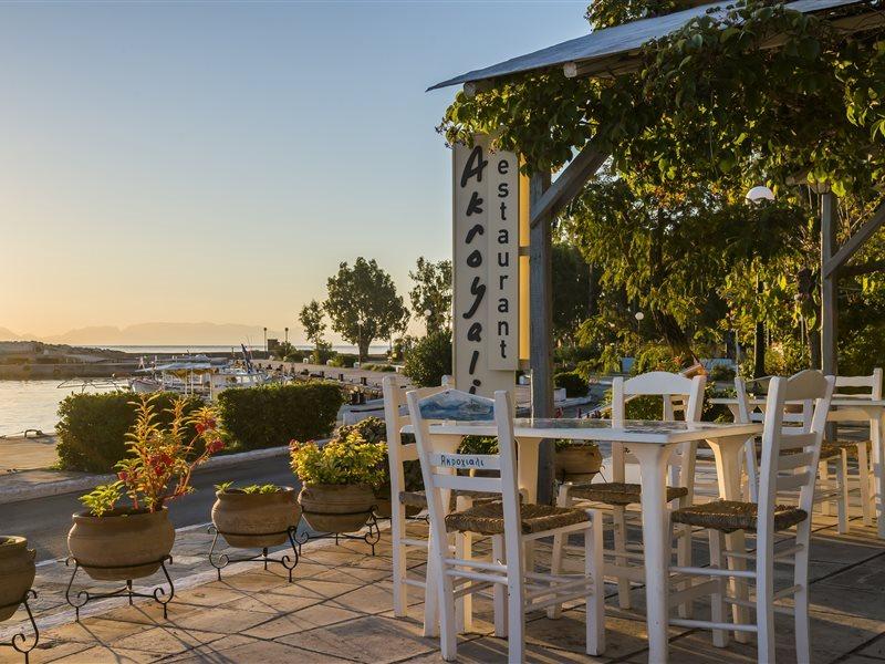 Apartahotel Akroyali &