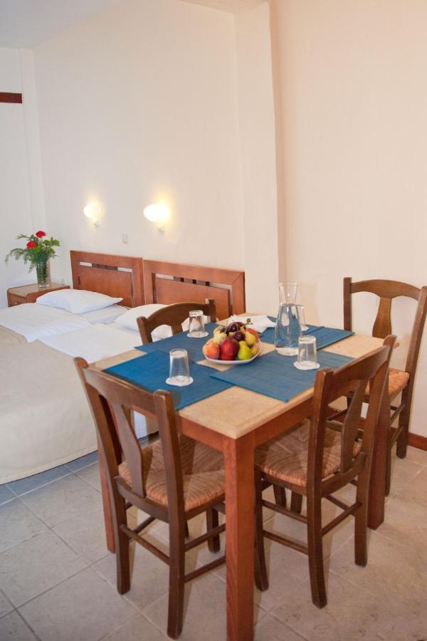 Apartahotel Akroyali &